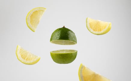 ¿Le pones mucho limón a tus comidas? Esto puede sucederle a tus dientes