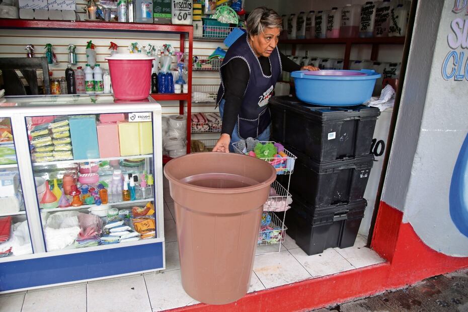 Crece demanda de tinacos y tambos por el estiaje