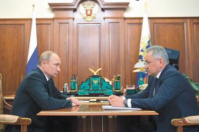 Fuego en submarino ruso deja 14 muertos