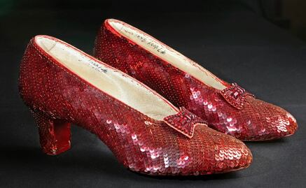 Buscan 300 mil dólares para restaurar zapatos de Dorothy