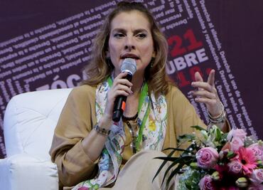 "Así no". Beatriz Gutiérrez reprueba ataque con bomba molotov en Palacio Nacional