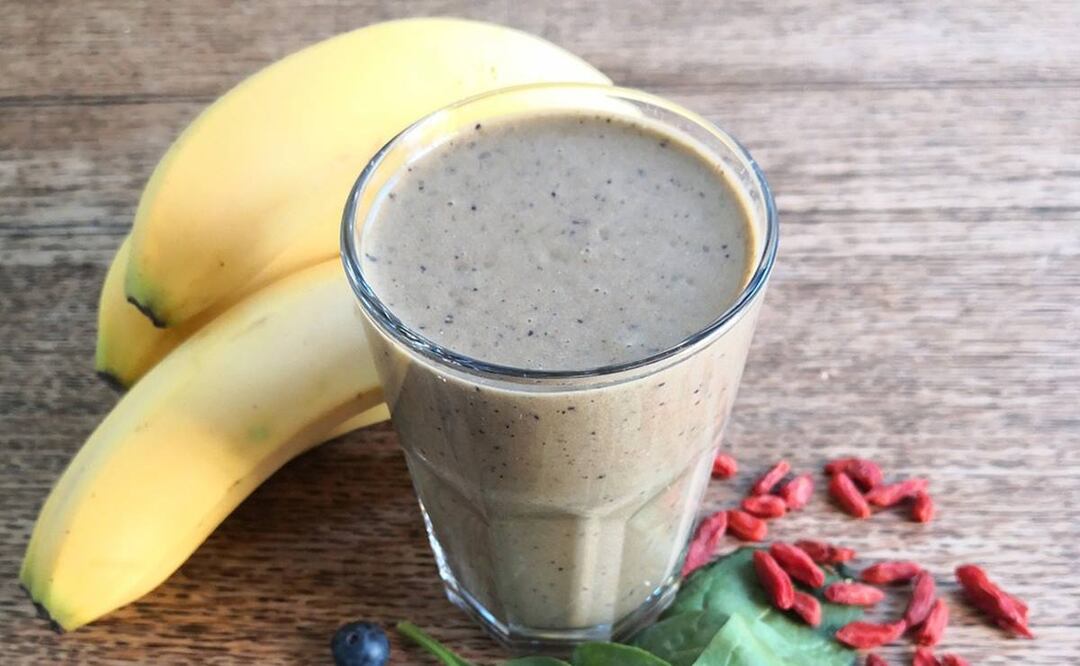 El licuado de plátano es muy delicioso, pero abusar de esta rica bebida puede tener fuertes consecuencias. Foto: Pixabay