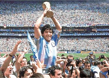 Subastan camiseta utilizada por Diego Armando Maradona en México