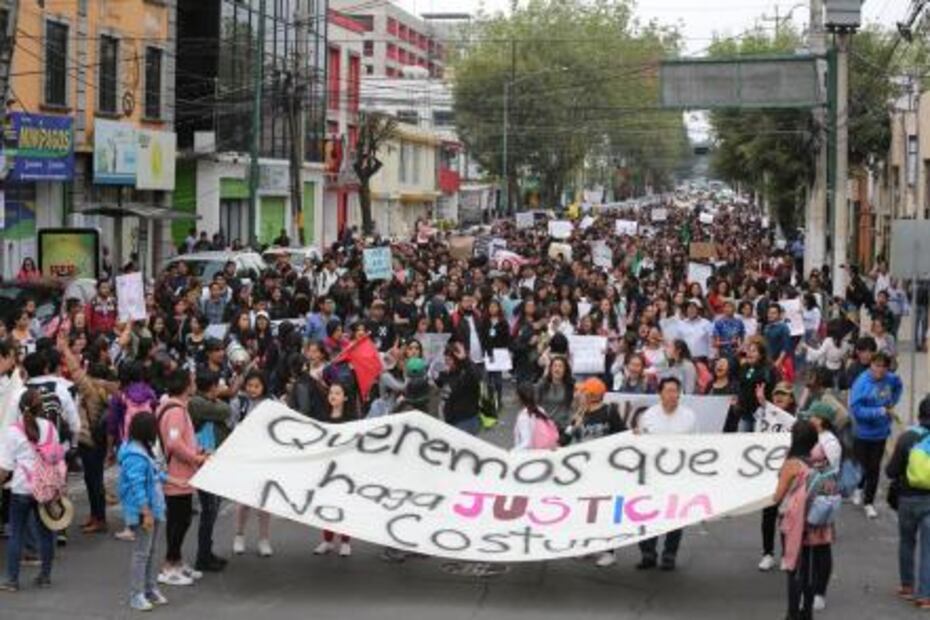 Estudiantes de la UAEM marchan contra inseguridad y feminicidios