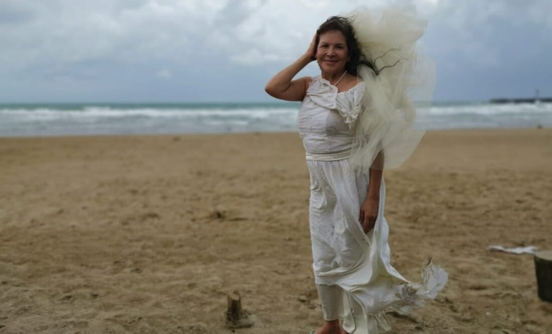 Ana Bertha Espín recreó la canción de Maná "En el muelle de San Blás" en Tuxpan, Veracruz. Foto: Janet Mérida