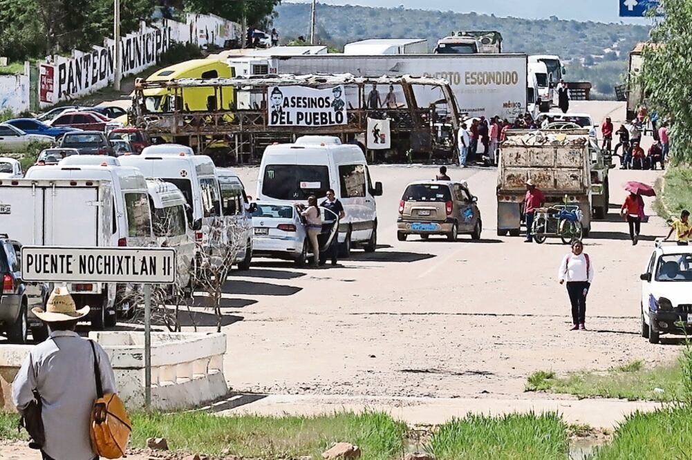 Cambio en suministro. Los gasolineros han optado por buscar caminos alternos para suministrar combustible por los cierres viales, según empresarios (ARCHIVO. EL UNIVERSAL)