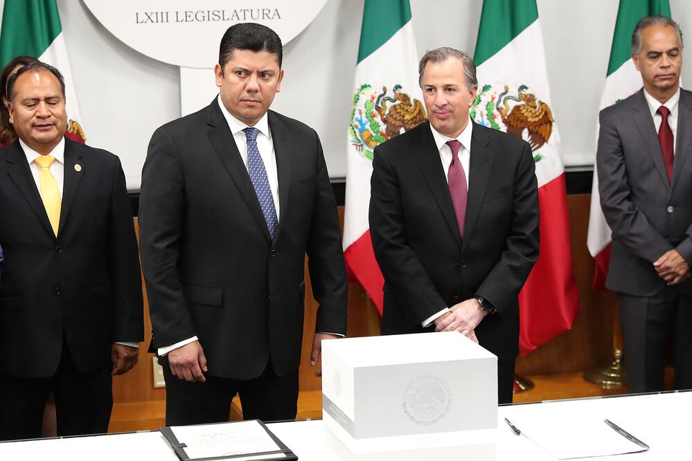 El titular de Hacienda y Crédito Público, José Antonio Meade, entregó a la Cámara de Diputados el paquete económico para 2017 (ARIEL OJEDA / EL UNIVERSAL)