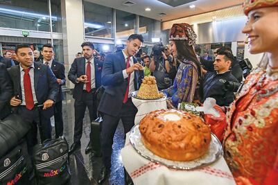 Dan una cordial bienvenida al Tricolor al estilo tártaro