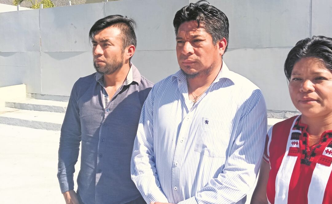 Hugo Gómez Sántis acudió ante la Comisión de Pueblos Indígenas del Congreso estatal para pedirle intervenir en el proceso. Foto: Óscar Gutiérrez