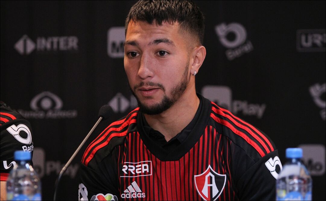 Luciano Acosta, en su presentación. Foto: Imago 7