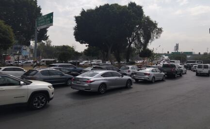 Bloqueo en Periférico Norte colapsa circulación hacia CDMX; tráfico se extiende desde Valle Dorado