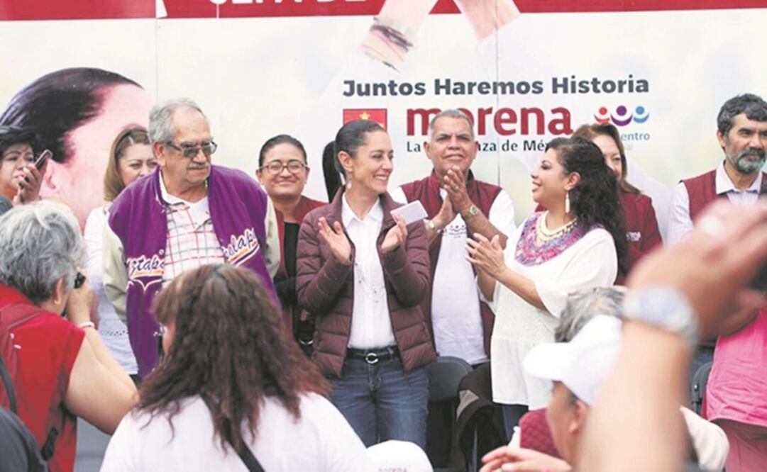 La abanderada Claudia Sheinbaum, acompañada de Clara Brugada, se reunió ayer con vecinos de Iztapalapa. (ESPECIAL)