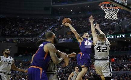 Devin Booker has 39 points, Suns beat Spurs in Mexico City