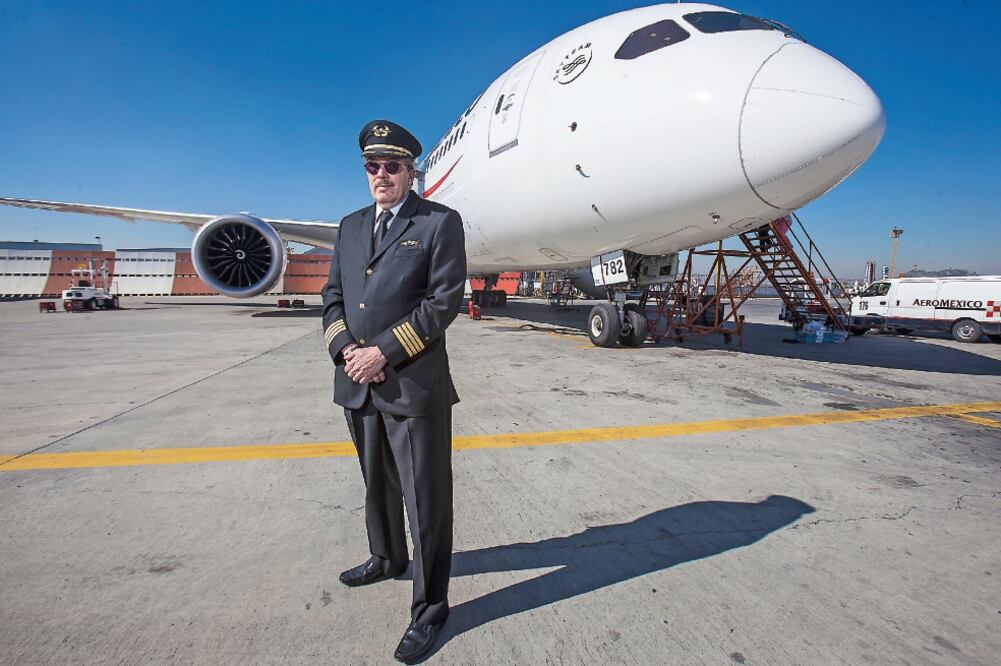 Enrique García se hará cargo del vuelo de regreso del Santo Padre a Roma el 17 de febrero en el Boeing 787-8, desde Ciudad Juárez al aeropuerto de Ciampino (FOTOS: YADÍN XOLALPA. EL UNIVERSAL)