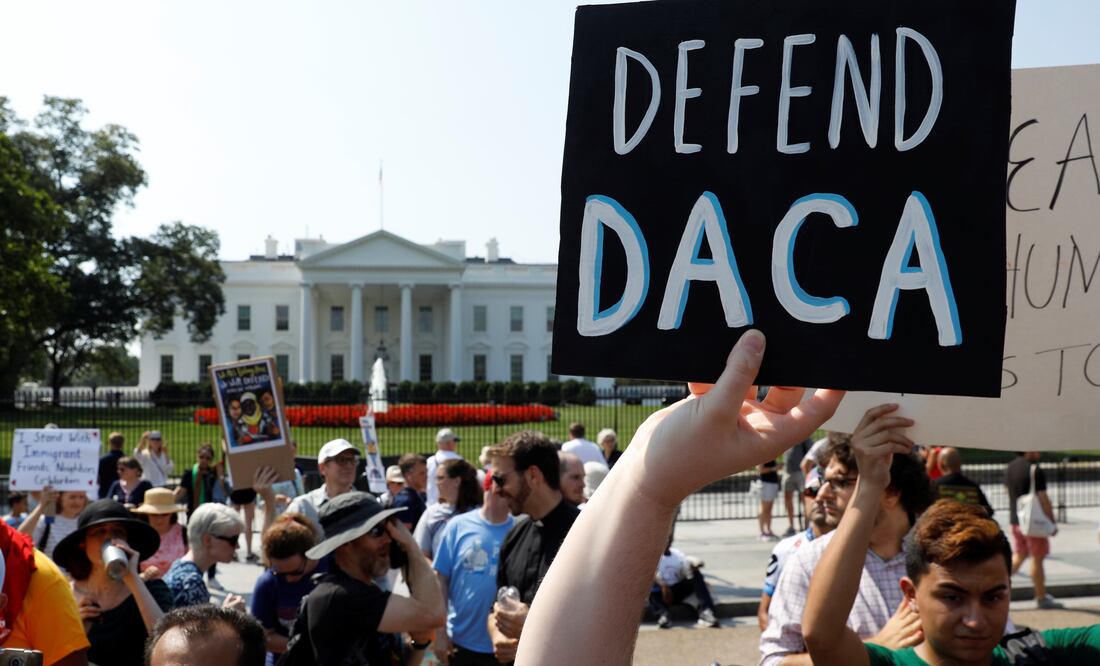 El programa DACA fue creado en 2012 por decreto del entonces presidente Barack Obama (2009-2017), y postergó la deportación de migrantes indocumentados que fueron traídos sin documentos a Estados Unidos cuando eran menores de edad. Foto: AP