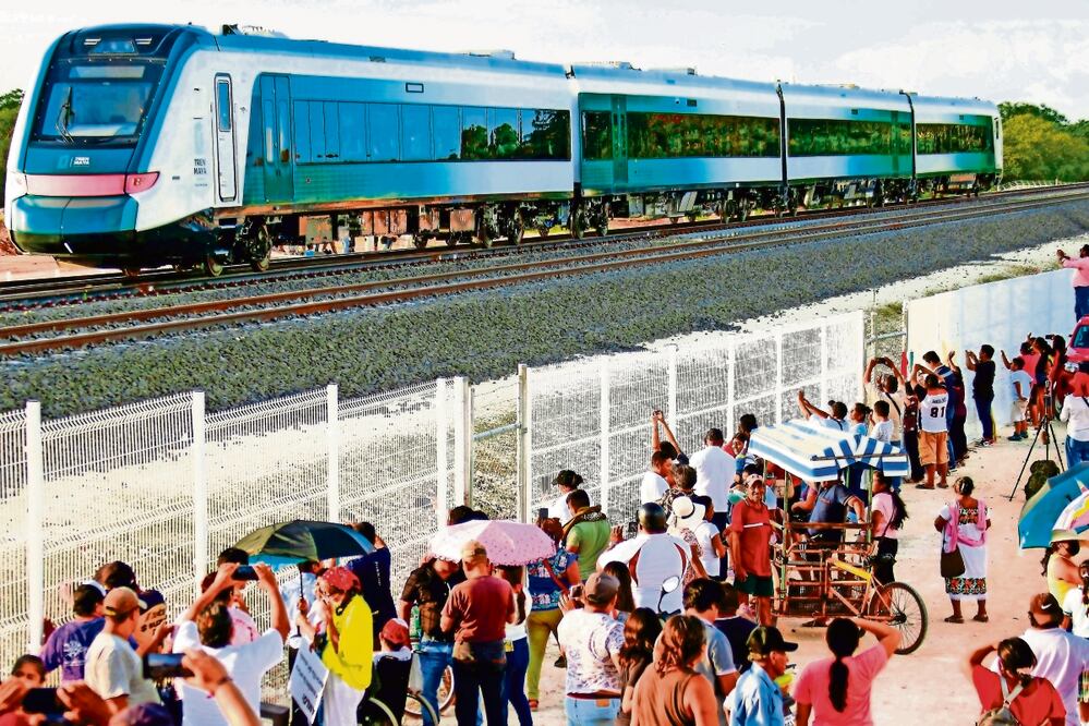 La aprobación del déficit por parte del gobierno fue para concluir obras prioritarias de este gobierno, indicaron analistas. Foto: Archivo El Universal