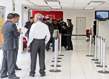 Ante asaltos, diputada propone que cajeros de bancos no usen celulares