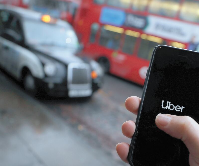 Iniciativa Uber mencionó que sus 250 mil socios en el país podrán escuchar un podcast que busca atacar la violencia contra las mujeres. KIRSTY WIGGLESWORTH. AP