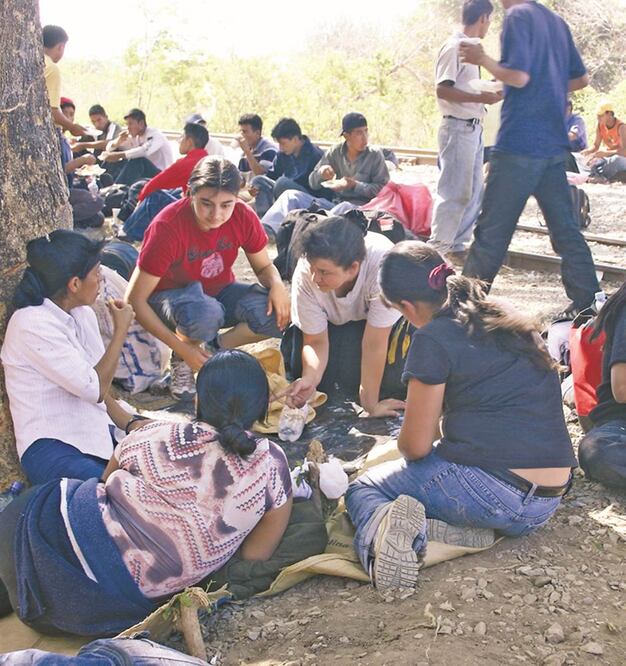 Alto riesgo Activistas de El Salvador buscan que se homologuen las políticas en materia migratoria, para que haya un trato justo e igualitario hacia los indocumentados. Foto: Especial