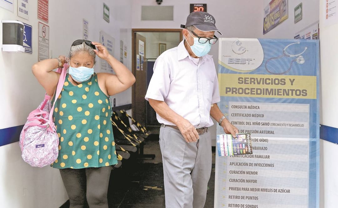En México existen más de 16 mil consultorios adyacentes a farmacias, según la SSA. Información del Inegi señala que hasta 2019 había 76 mil 286 médicos que no trabajan para un hospital, pero ofrecen servicios sanitarios. Foto: Carlos Mejía/ El Universal.