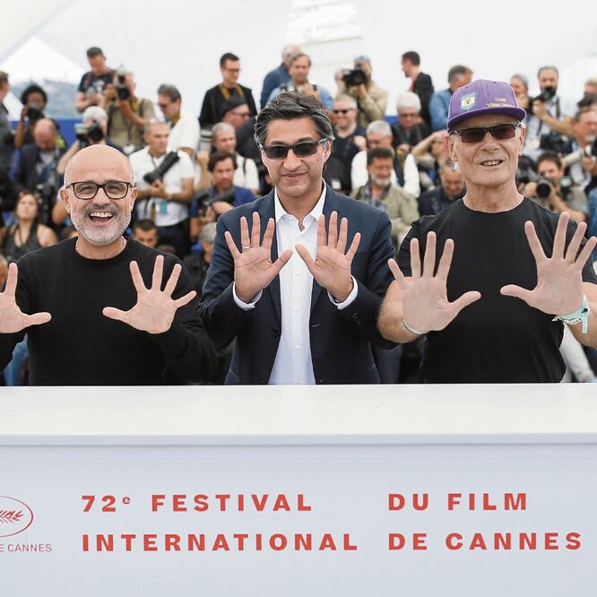 El director Asif Kapadia, el periodista Daniel Arcucci y el preparador físico Fernando Signorini presentaron el filme. STEPHANE MAHE/REUTERS