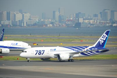 Detectan 'polizón' en vuelo de EU a Tokio y dan la vuelta