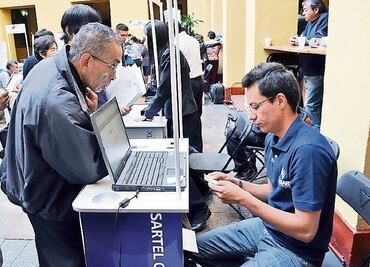 Recientes minusvalías en Afores afectan a trabajadores que se jubilaron; llaman a esperar mejor momento para jubilarse