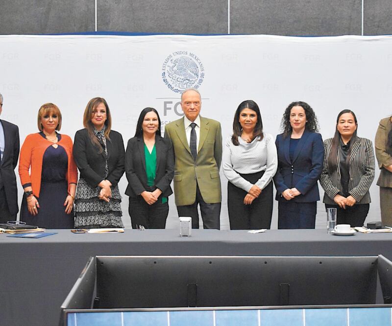 Un grupo de diputadas federales de distintas fuerzas políticas acordó con el fiscal General de la República, Alejandro Gertz Manero, trabajar en una iniciativa, que se presentará la próxima semana, para homologar el feminicidio. Foto: TOMADA DE TWITTER