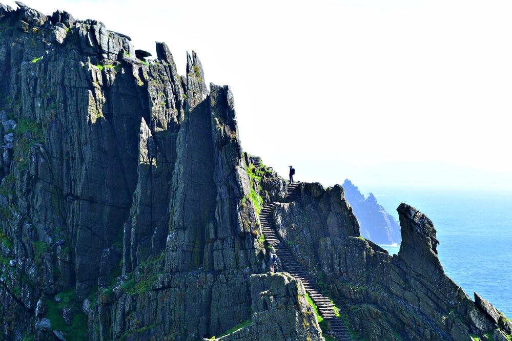 Skellig Michael es abrupta, con miles de peldaños de escalera de roca en distintos caminos. (Foto: Rafael Cañas)