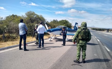 Avioneta aterriza de emergencia sobre carretera San Luis Potosí-Zacatecas