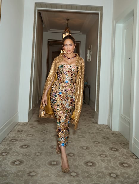 Cada detalle reflejaba la maestría artesanal de Dolce & Gabbana Alta Moda. Foto: Instagram @jlo