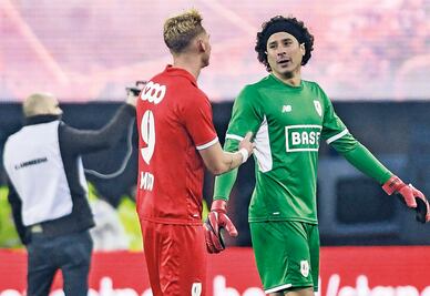 Standard Lieja empata con Ochoa como titular