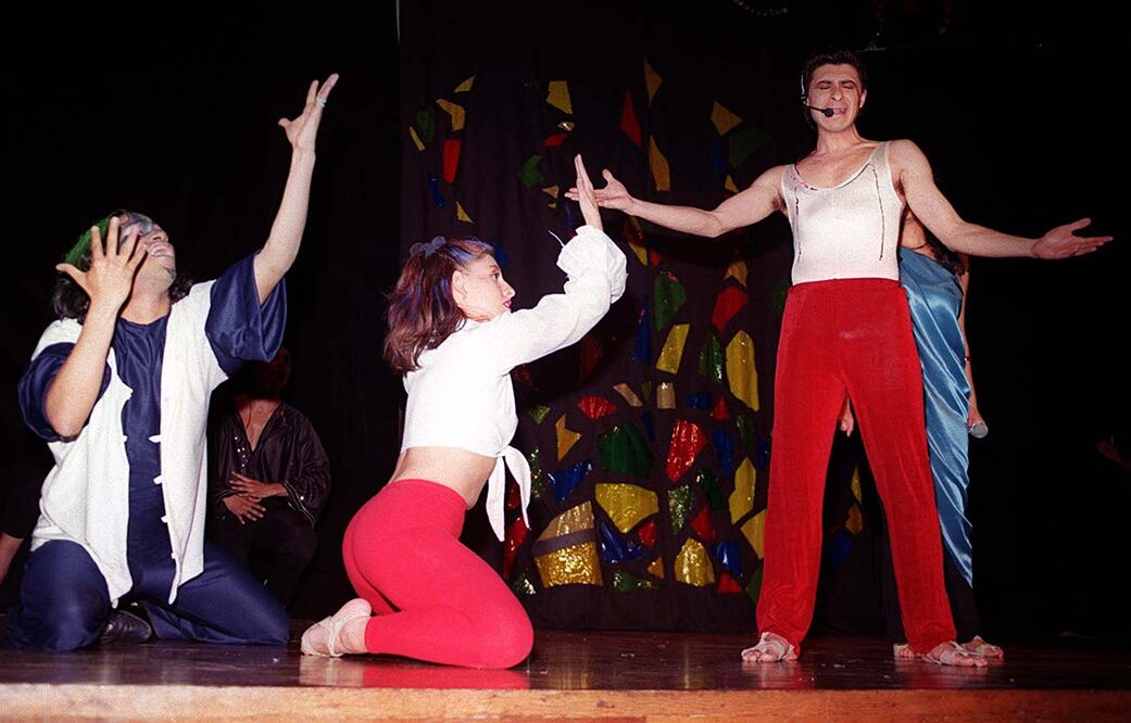 Las obras de teatro donde no hay diálogos, solo rock