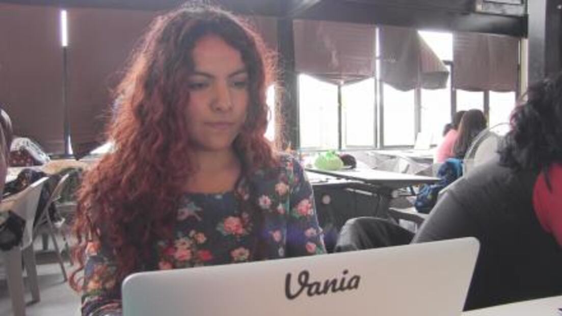 De desempleadas a ganar en dólares 