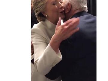 Tras el debate, Hillary Clinton abrazó a Vicente Fernández