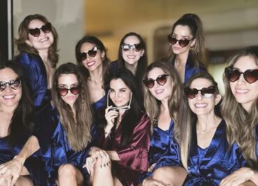 Martha Higareda se luce en bikini en su despedida de soltera