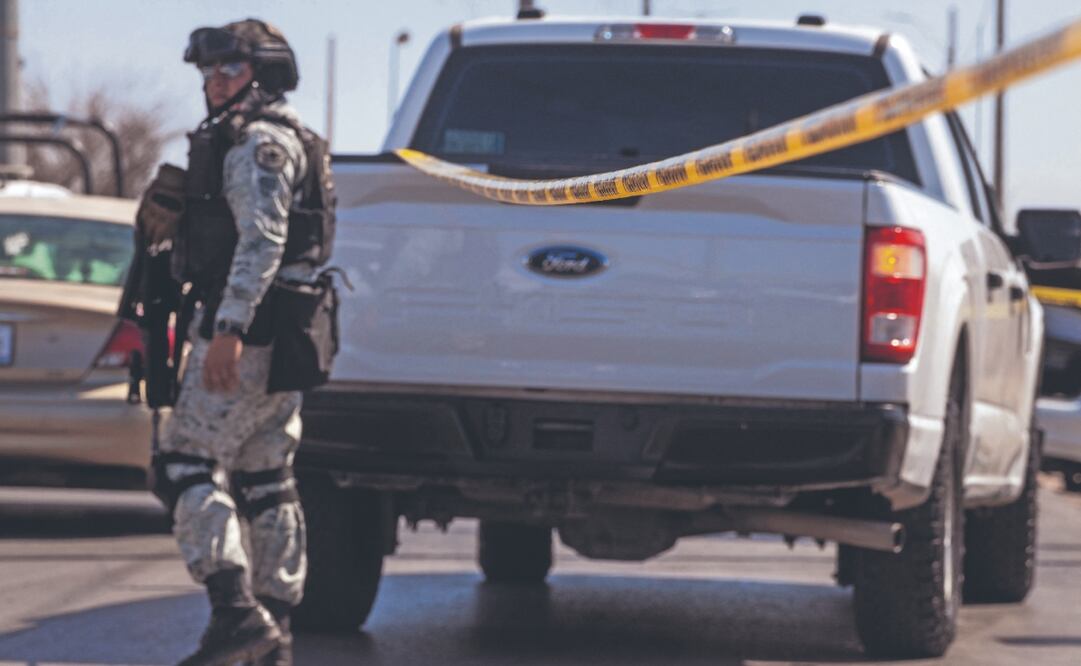Un elemento de las fuerzas de seguridad en la frontera entre México y Estados Unidos. Foto: de David Peinado. AFP