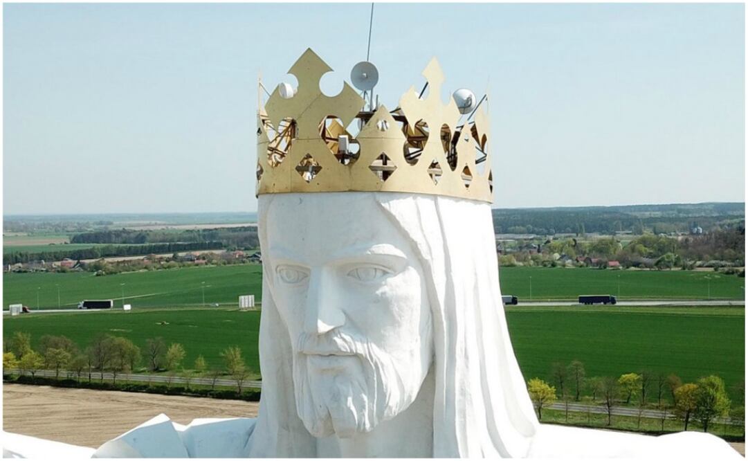 La estatua no sólo sirve para fines religiosos, sino también para comerciales