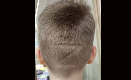 Madre rapa a su hijo en apoyo al ejército ruso  