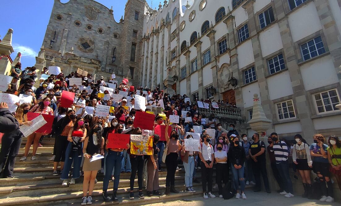 Estudiantes se manifestaron por el asesinato de un compañero a manos de un integrante de la Guardia Nacional, imagen ilustrativa. Foto: EFE/Luis Ramírez