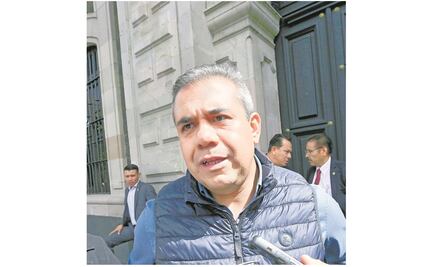 Vilchis también levanta la mano