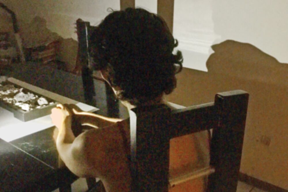 “E l l a” perdió a su bebé la segunda vez que su pareja la pateó. Él se fue de la casa y no ha regresado. La mujer no lo denunció y aún lo ama. Según datos oficiales, cada seis horas una mujer víctima de violencia en Colima pide ayuda. (ULISES ZAMARRONI)