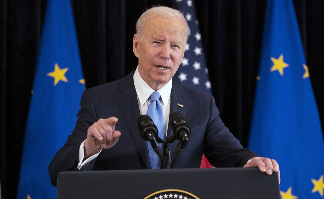 El presidente Joe Biden pronuncia una declaración con la presidenta de la Comisión Europea, Ursula von der Leyen, sobre la invasión rusa de Ucrania, en la misión de EU en Bruselas, el viernes 25 de marzo de 2022. Foto: Evan Vucci/AP