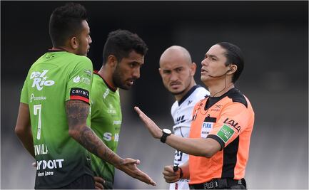 El ridículo no sólo fue de Óscar Macías; también del VAR