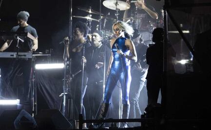 Impacto de un rayo en el avión de Miley Cyrus impide que llegue a concierto