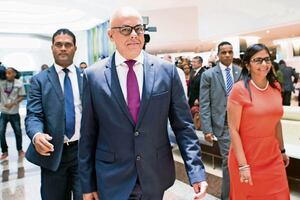 Familiares de presos políticos tildan de "show" visita del jefe del Parlamento venezolano a cárcel; "no nos dijo nada nuevo"