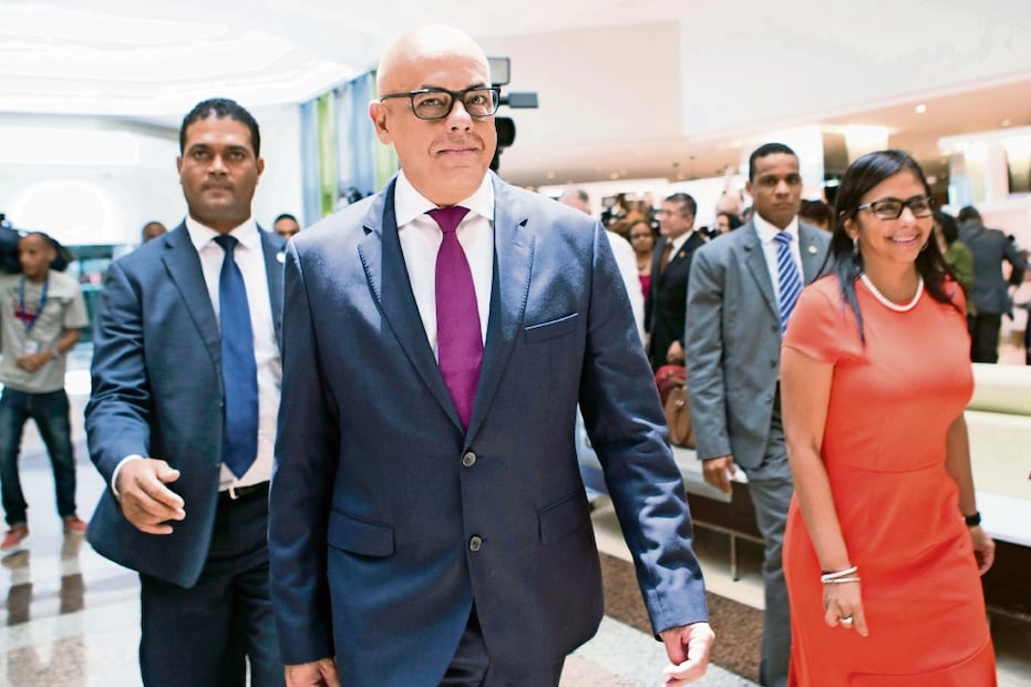 El presidente de la Asamblea Nacional, Jorge Rodríguez, y su hermana, Delcy Rodríguez, actual presidenta encargada de Venezuela. Foto: EFE
