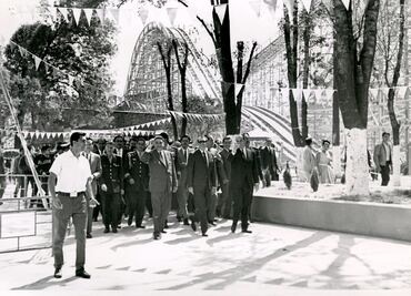 La primera Montaña Rusa con cinturones para avión