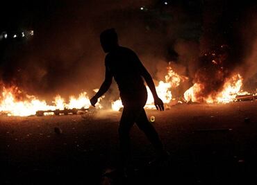 Con bloqueos e incendios, hondureños exigen la renuncia del Presidente