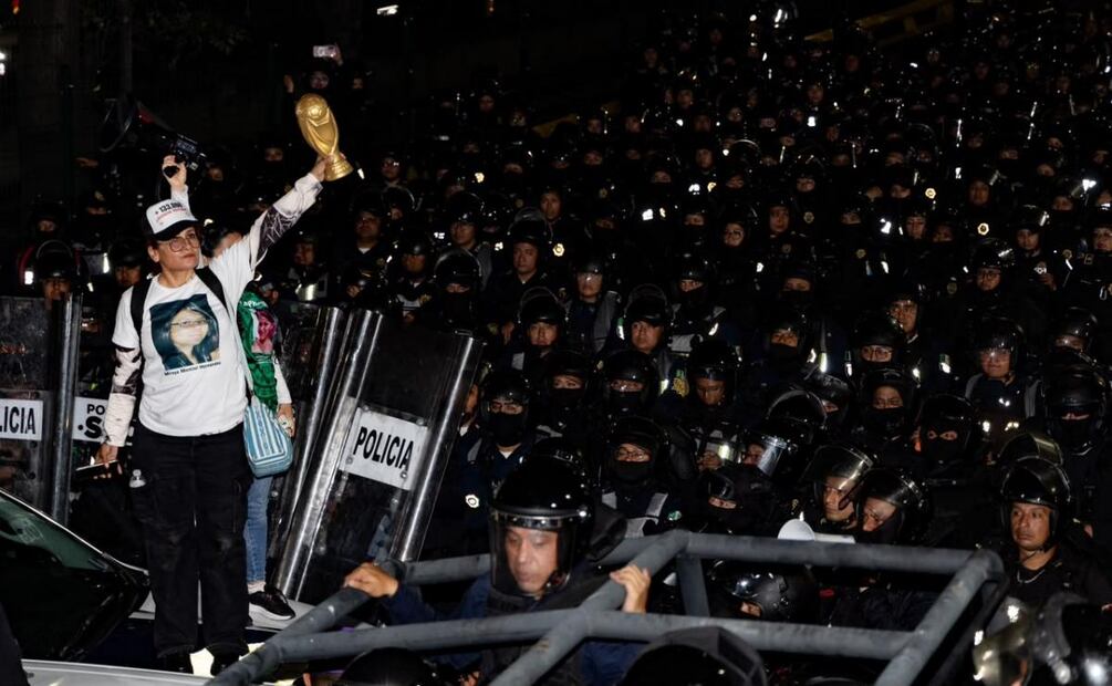 Madres buscadoras protestan por sus hijos y familiares desaparecidos en el marco del Mundial 2026 en CDMX. Foto: Hugo Salvador / EL UNIVERSAL